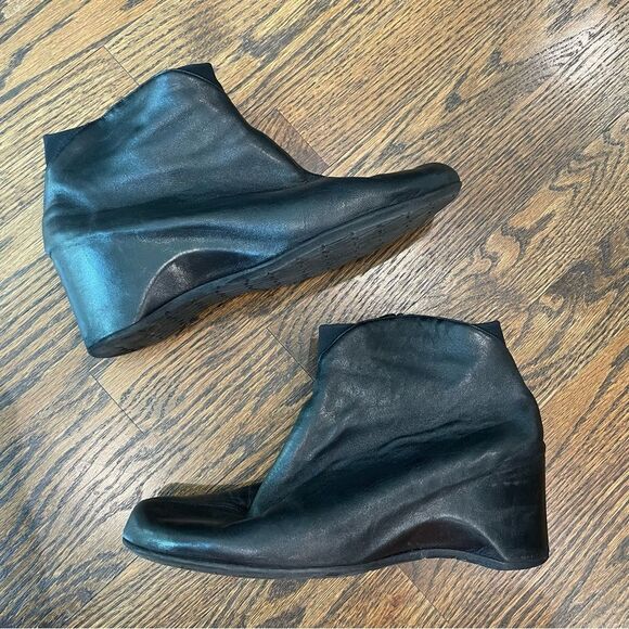 THIERRY RABOTIN Black Soft Leather Heeled Ankle Boot - Picture 1 of 9
